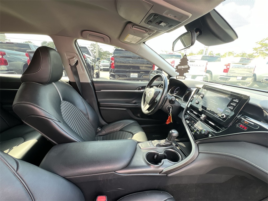 2022 Toyota Camry SE photo 15