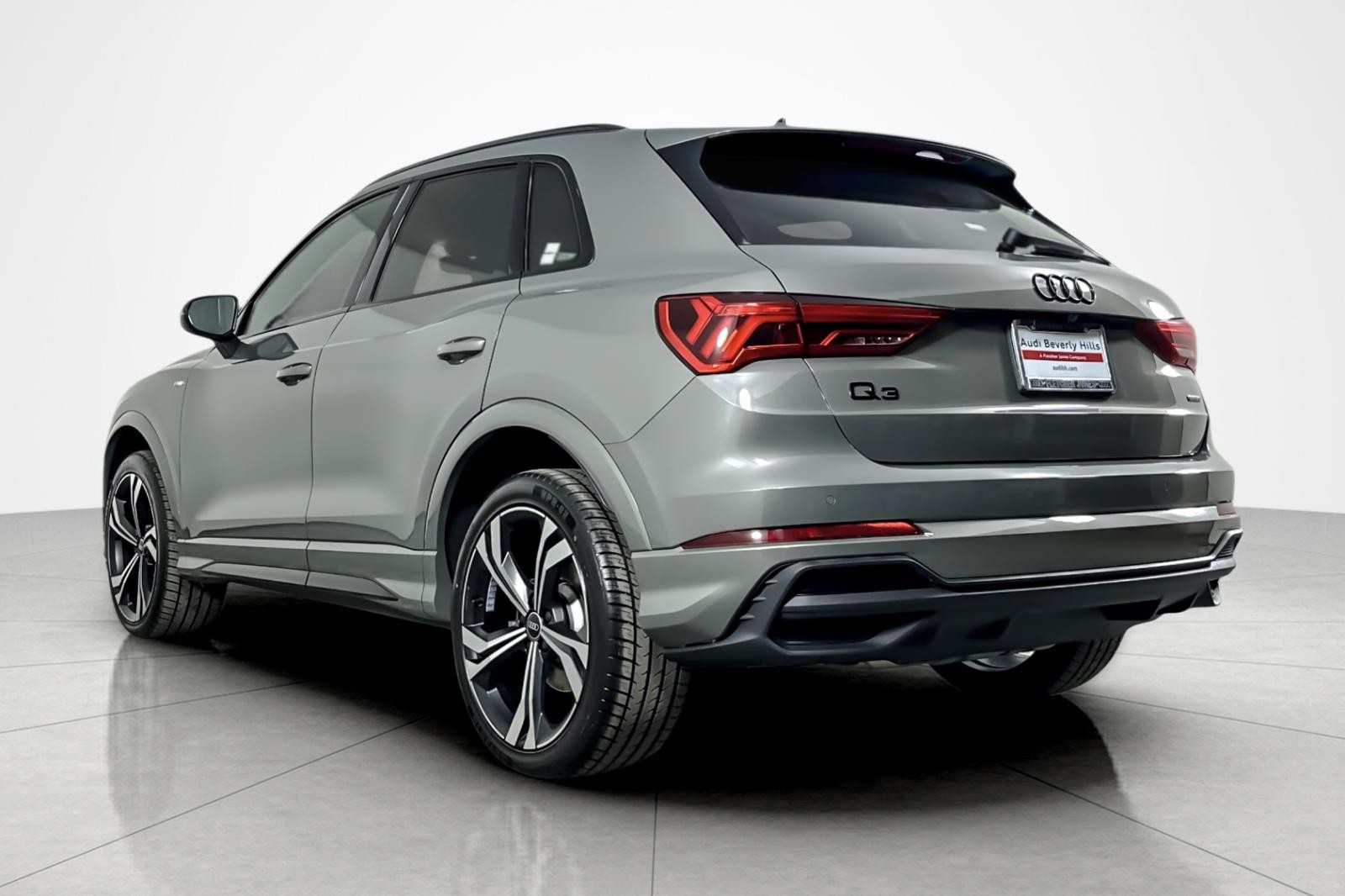 2023 Audi Q3 S line Premium Plus 45 TFSI photo 3