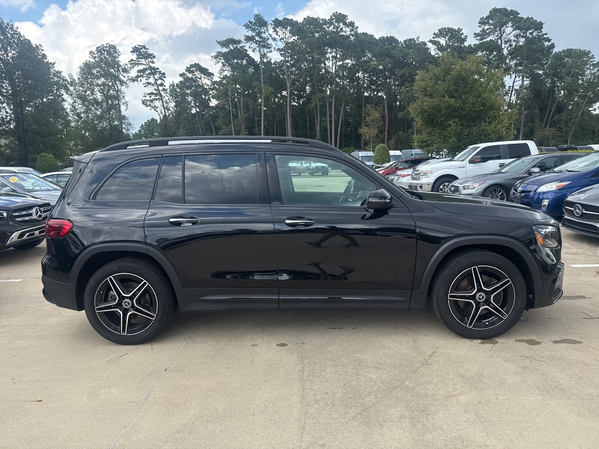 2024 Mercedes Benz GLB 250 photo 3