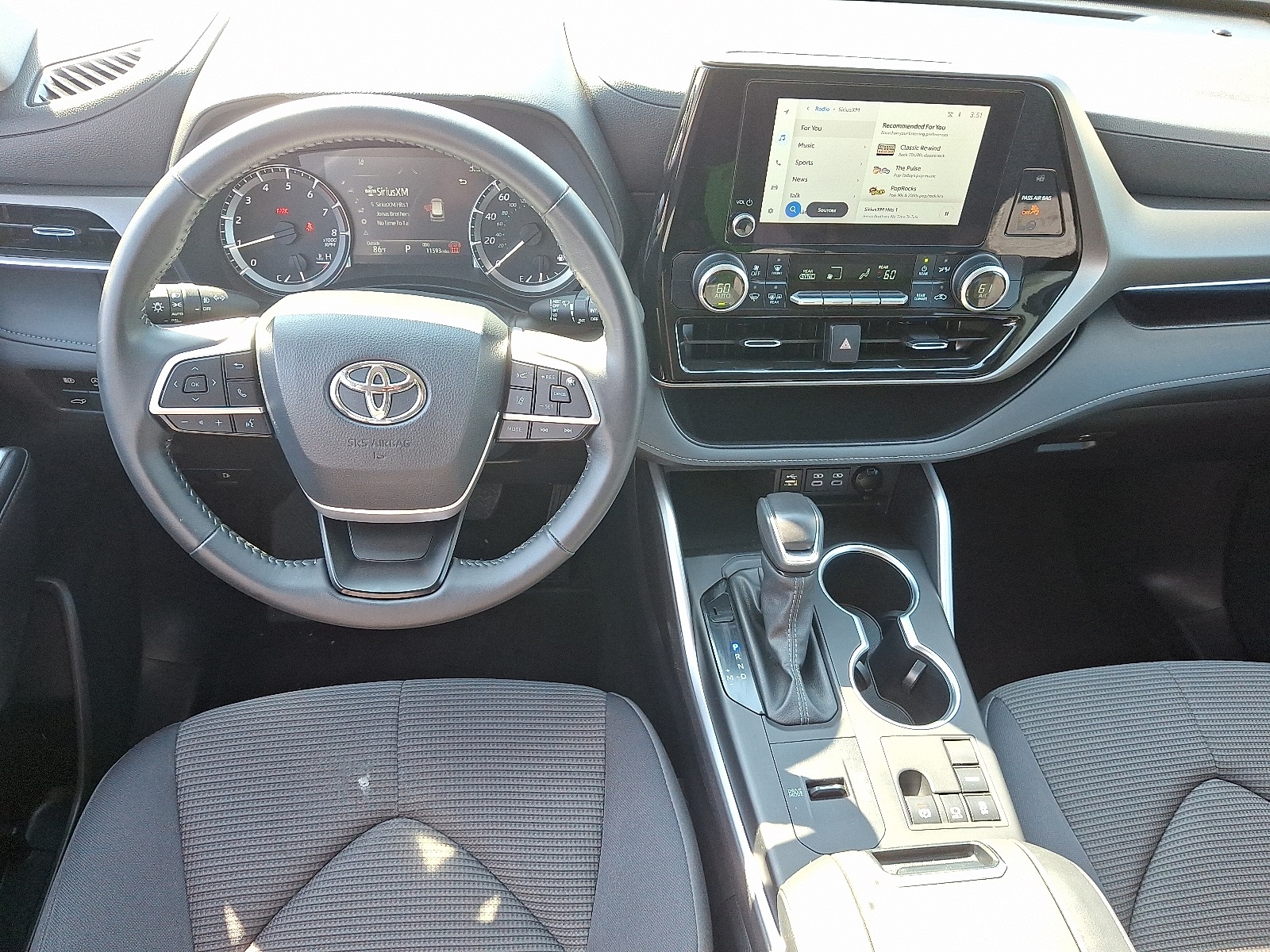 2024 Toyota Highlander LE photo 14