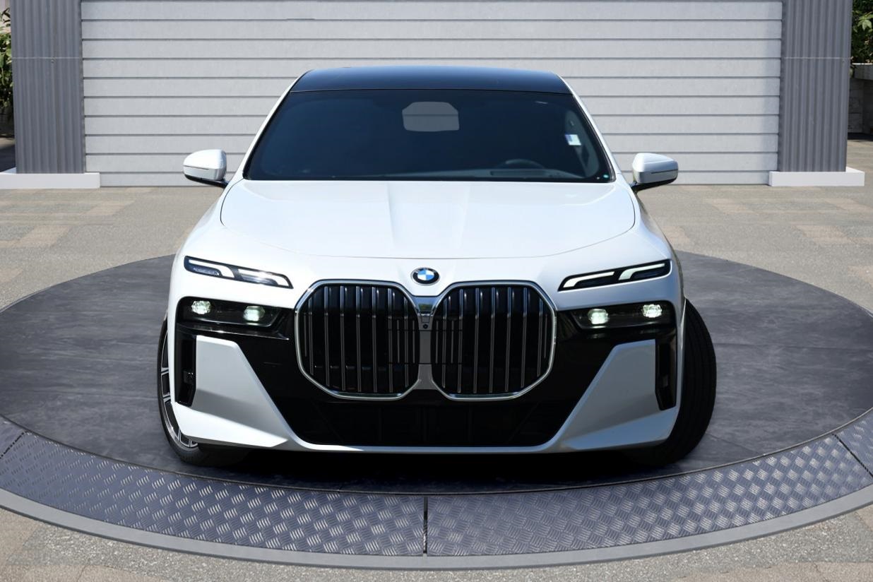 2023 Bmw 760i xDrive photo 2