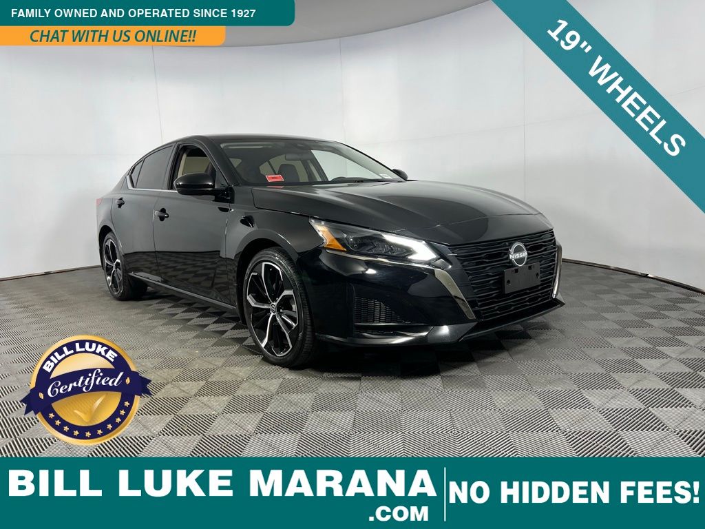 2025 Nissan Altima SR's photo