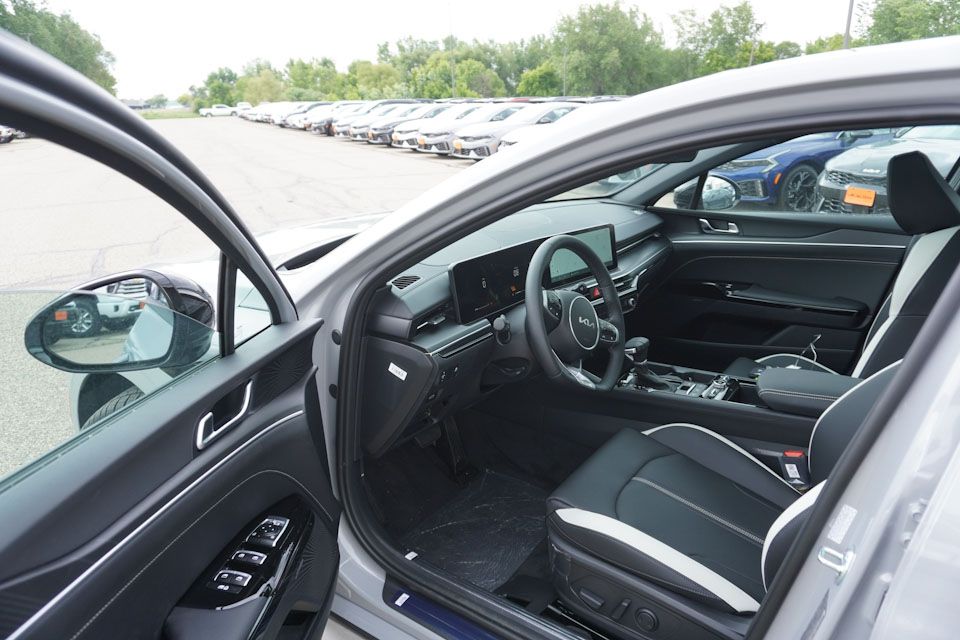 2025 Kia K5 GT-Line photo 10