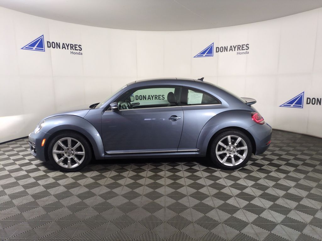 2018 Volkswagen Beetle SE photo 2