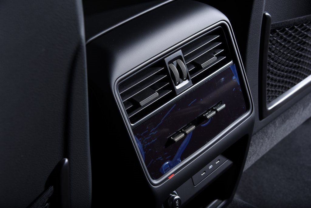 2025 Porsche Cayenne GTS photo 35