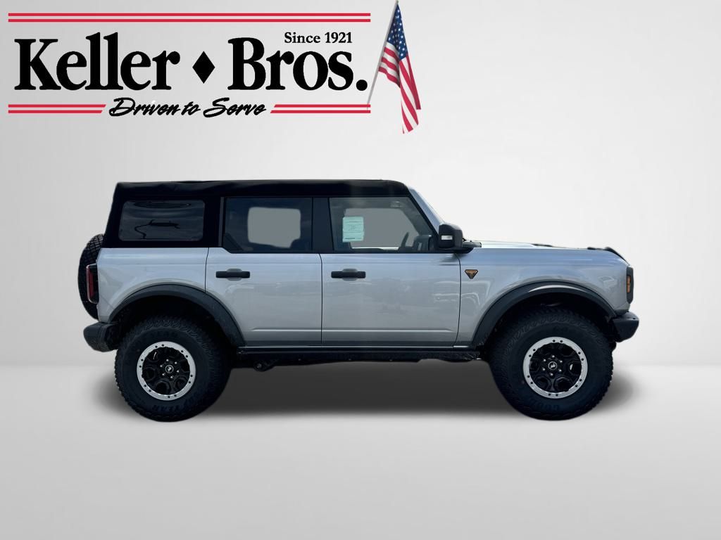 2024 Ford Bronco Badlands photo 2