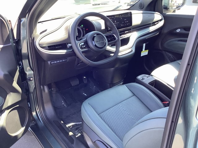 2025 Fiat 500e La Prima photo 5