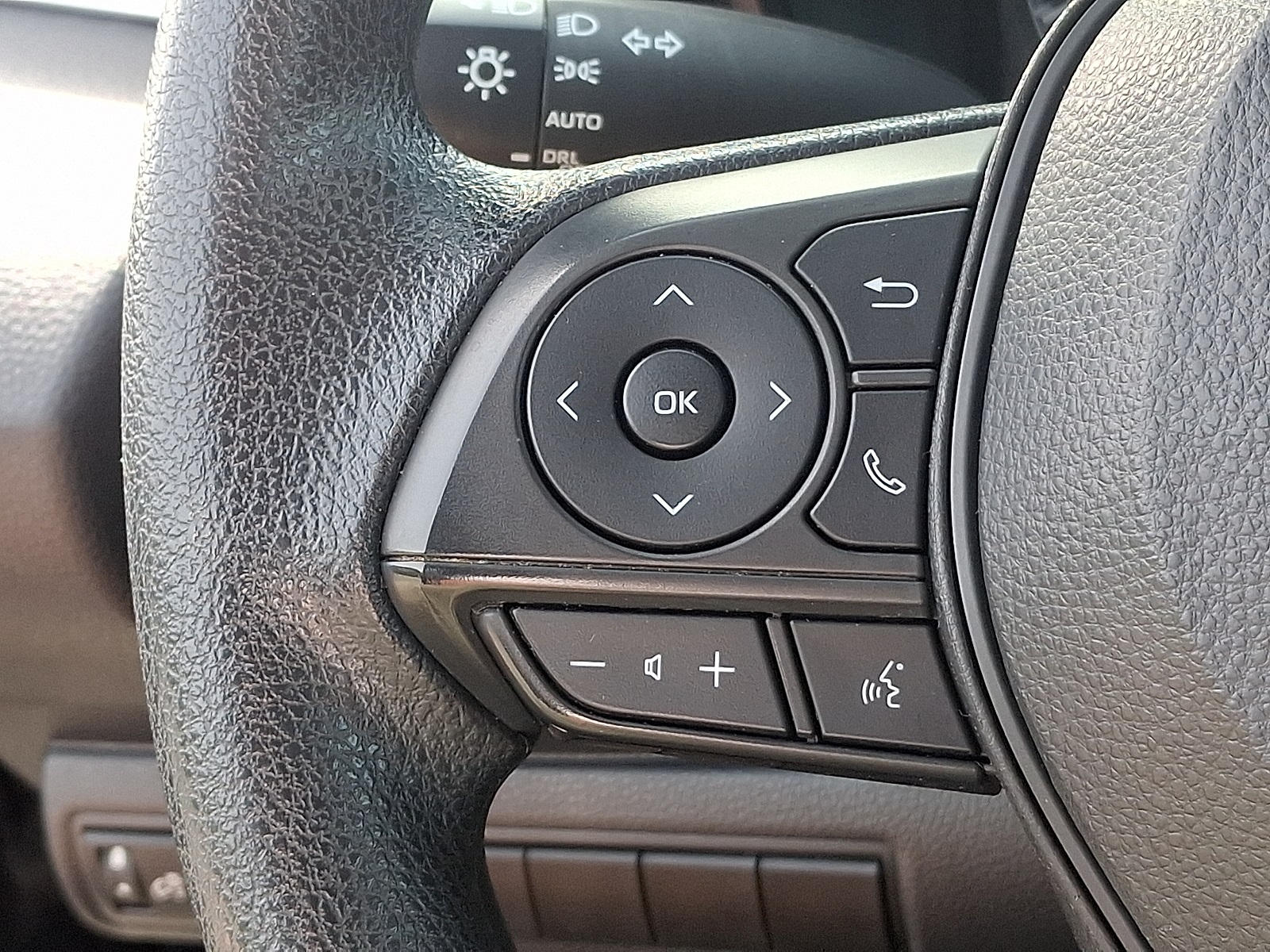 2022 Toyota Corolla LE photo 21