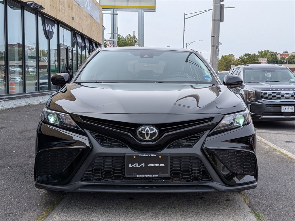 2021 Toyota Camry SE photo 2
