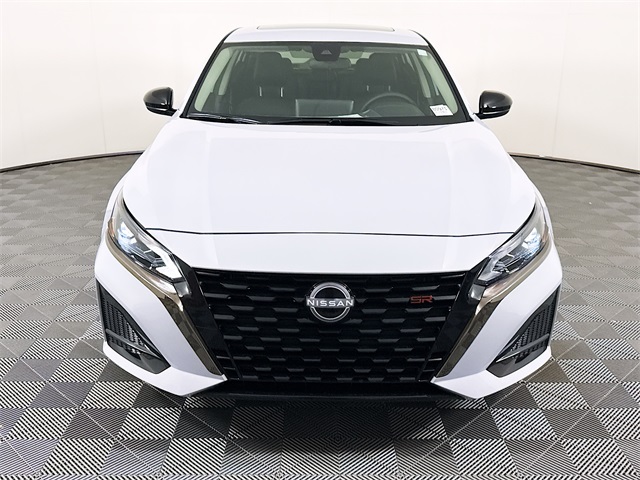 2025 Nissan Altima SR photo 2
