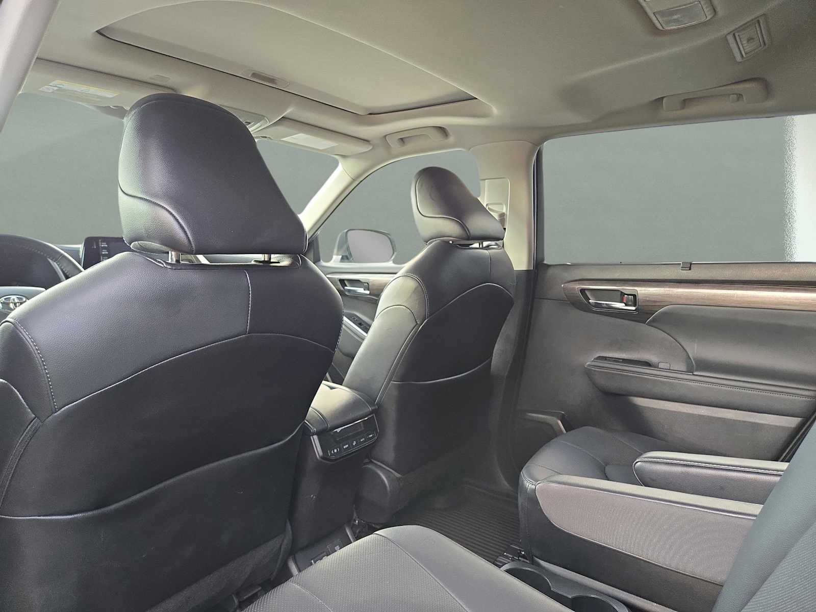 2022 Toyota Highlander Limited photo 15