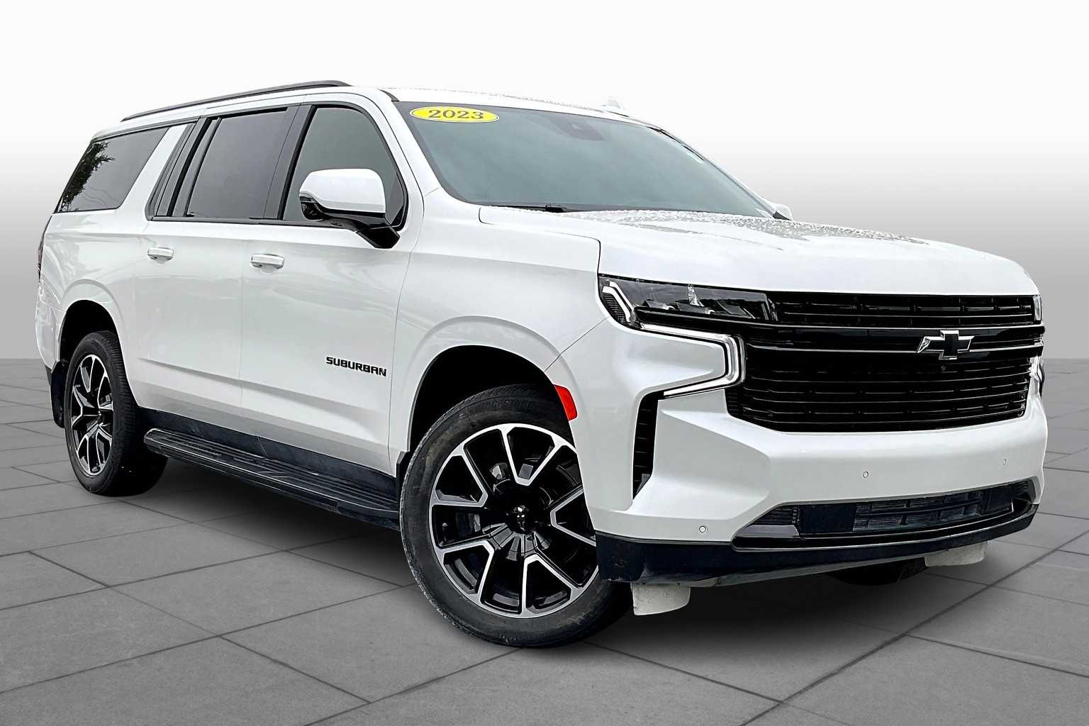 2023 Chevrolet Suburban RST photo 2