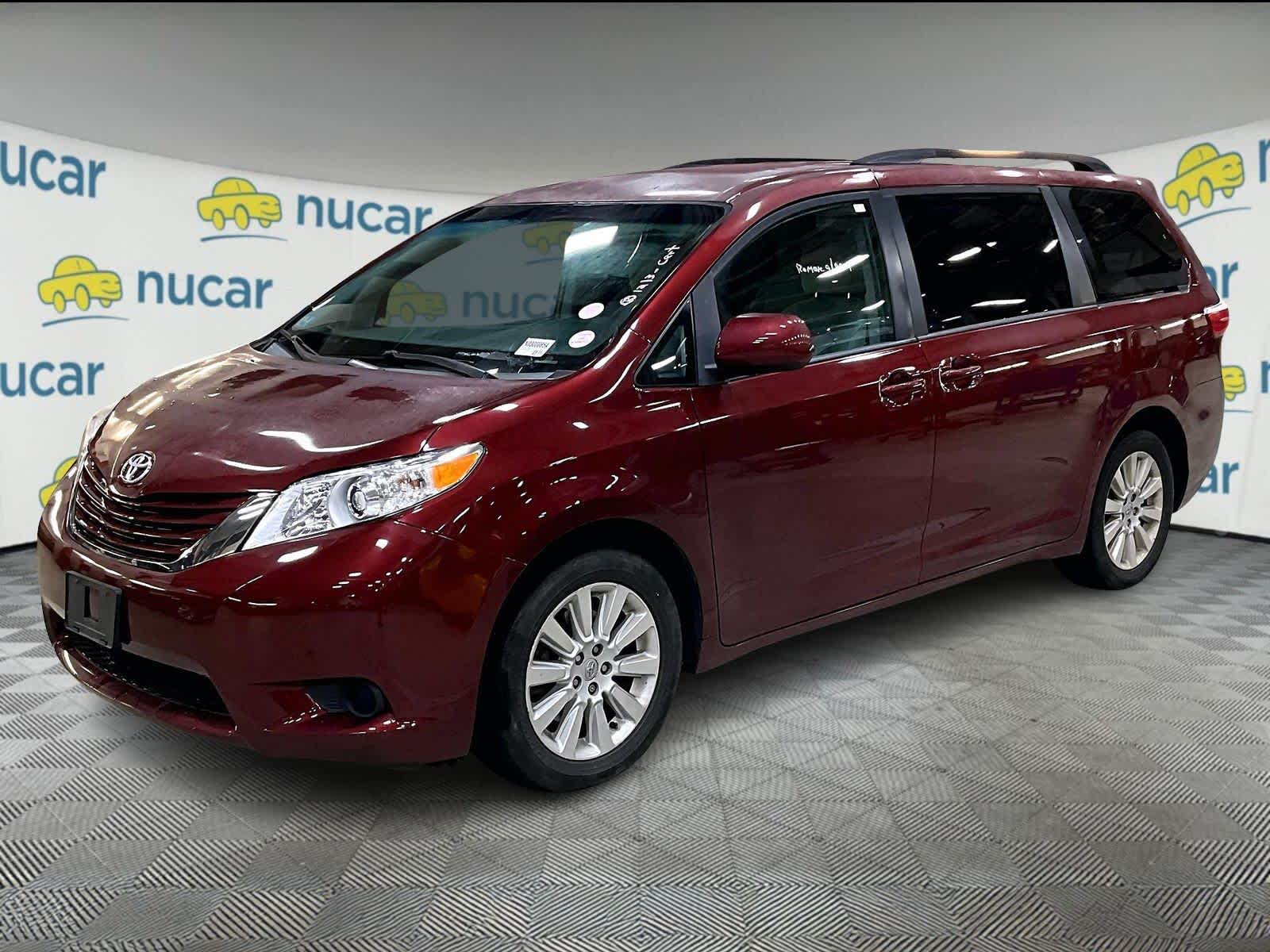 2015 Toyota Sienna LE photo 2