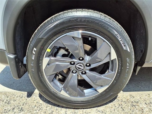 2026 Nissan Rogue SV photo 4