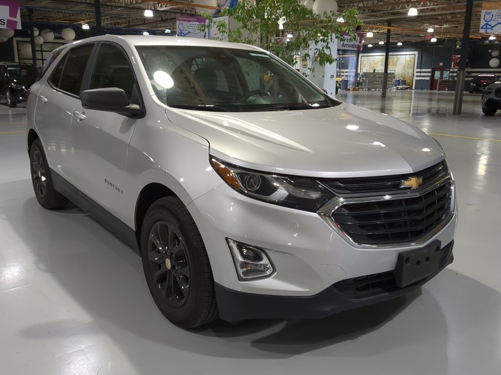 2021 Chevrolet Equinox LS photo 2