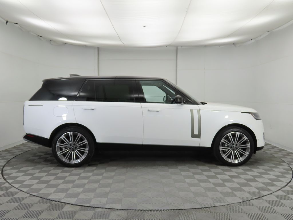 2025 Land Rover Range Rover SE photo 4