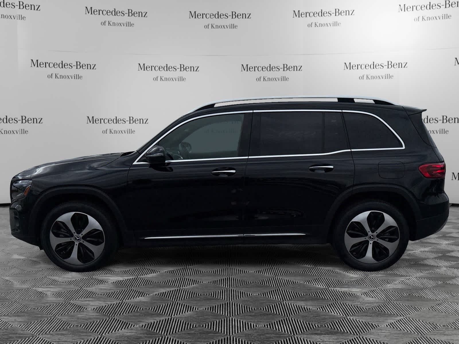 2025 Mercedes Benz GLB 250 photo 2