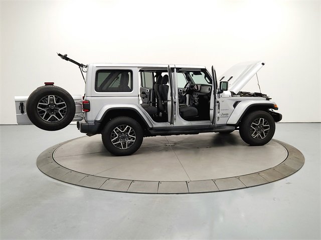 2024 Jeep Wrangler Sahara photo 14