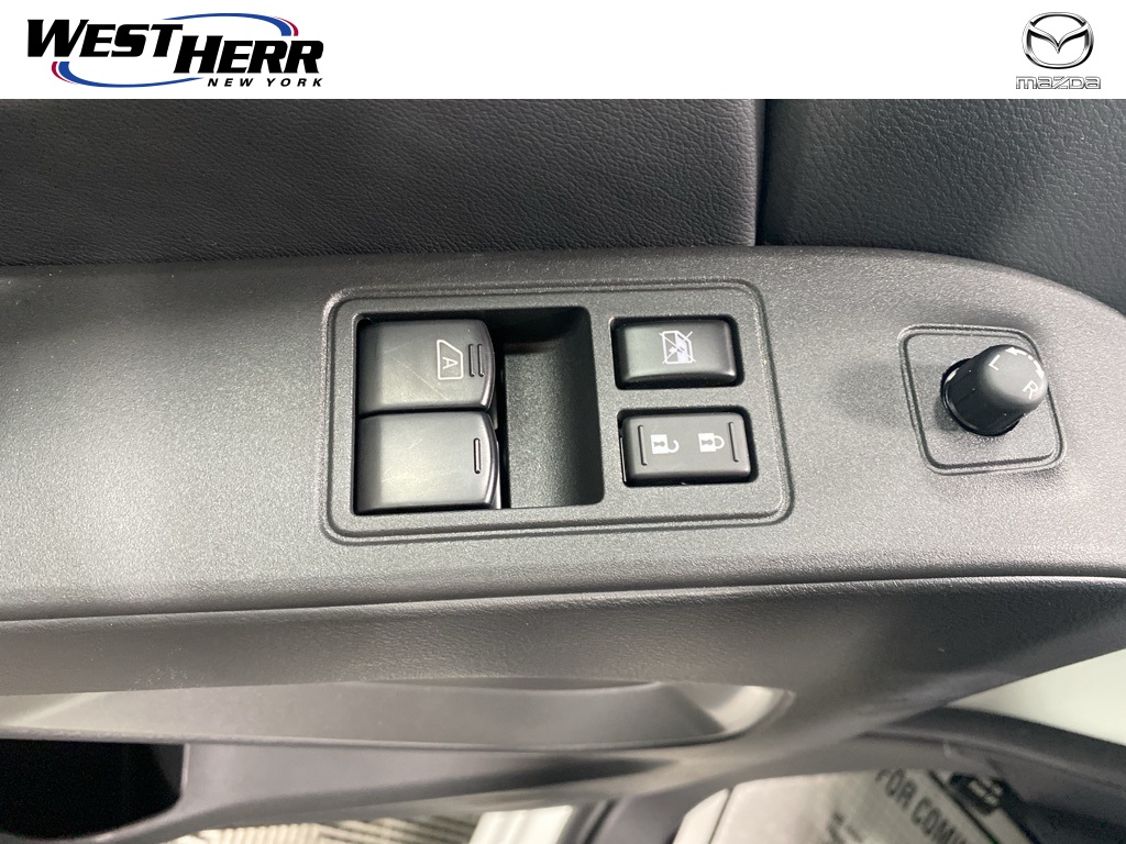 2025 Nissan Frontier SV photo 16