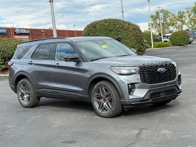 2025 Ford Explorer ST-Line photo 2