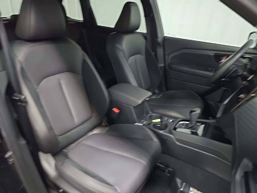 2025 Subaru Forester Touring photo 14