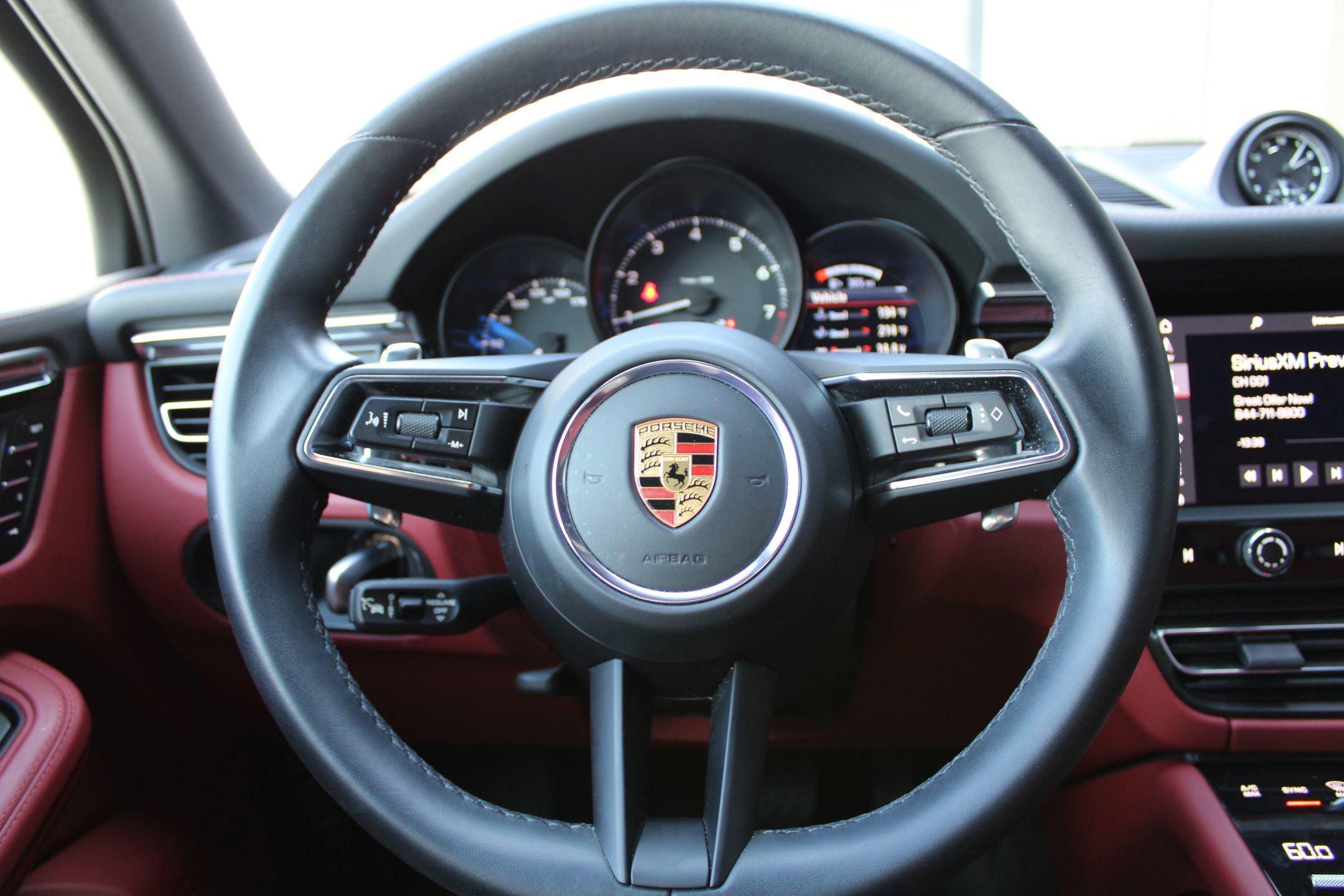 2023 Porsche Macan T photo 15