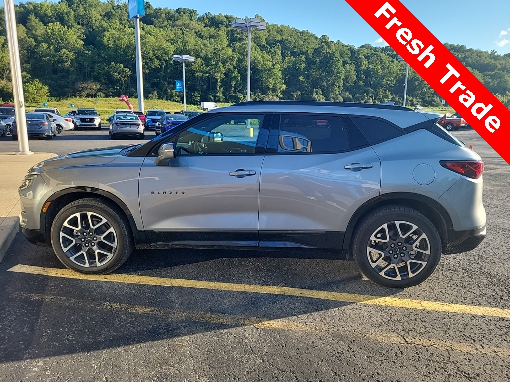2025 Chevrolet Blazer RS photo 3
