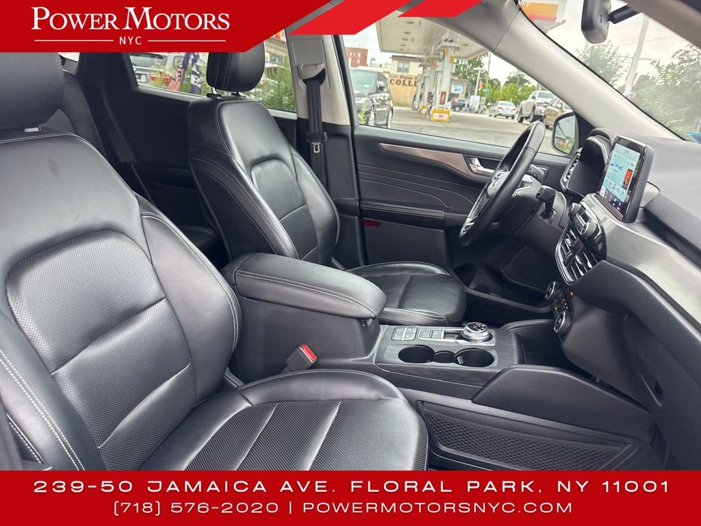 2021 Ford Escape Titanium photo 14