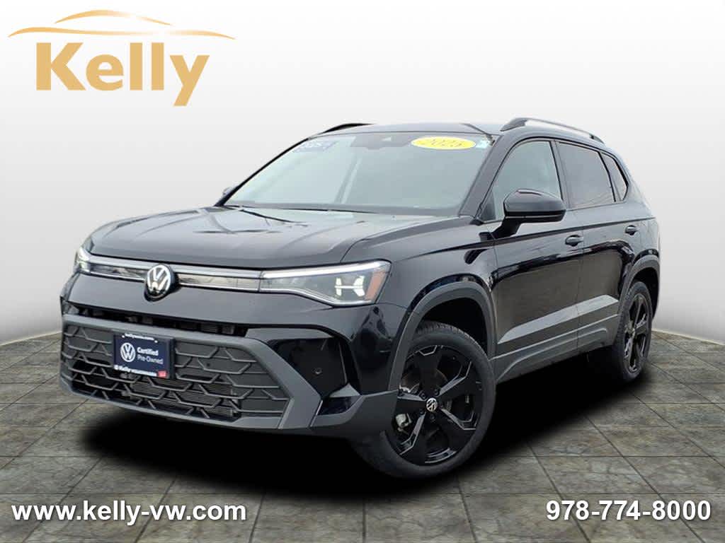 2025 Volkswagen Taos SE Black's photo