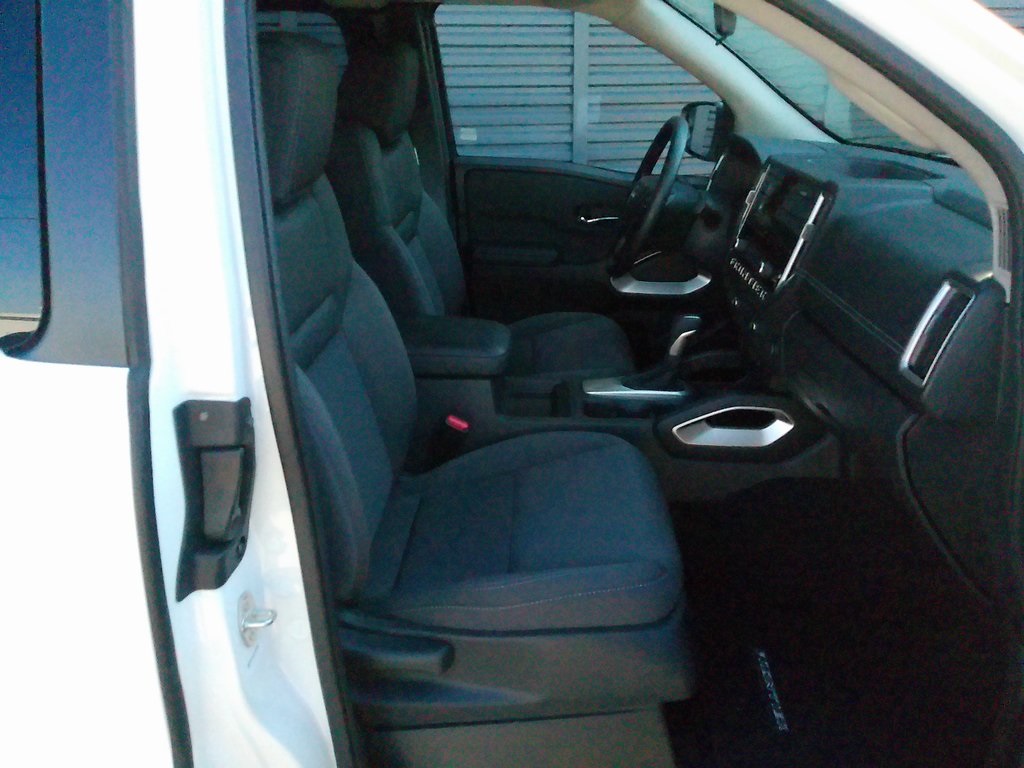 2025 Nissan Frontier SV photo 11
