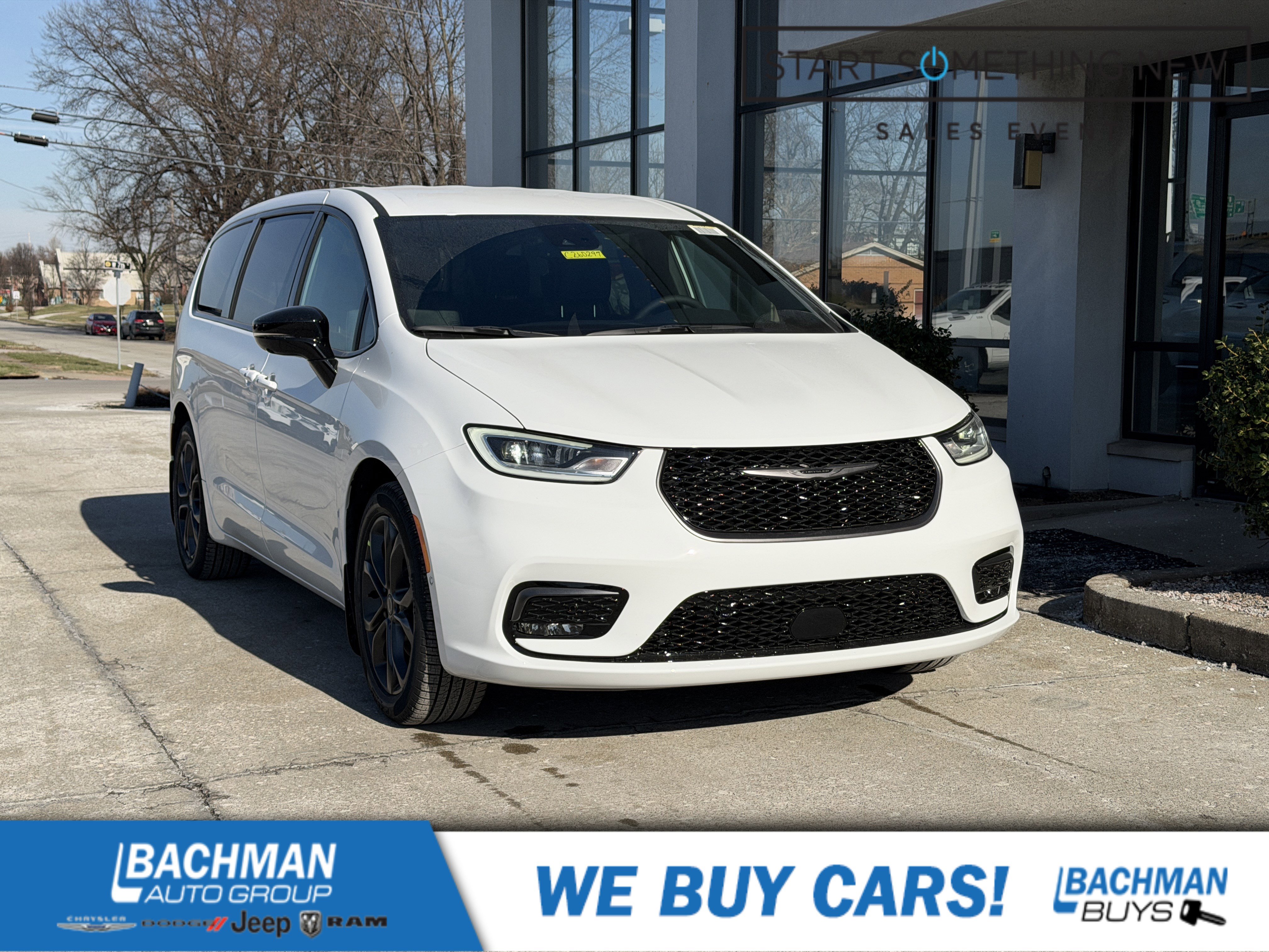 2026 Chrysler Pacifica Select's photo