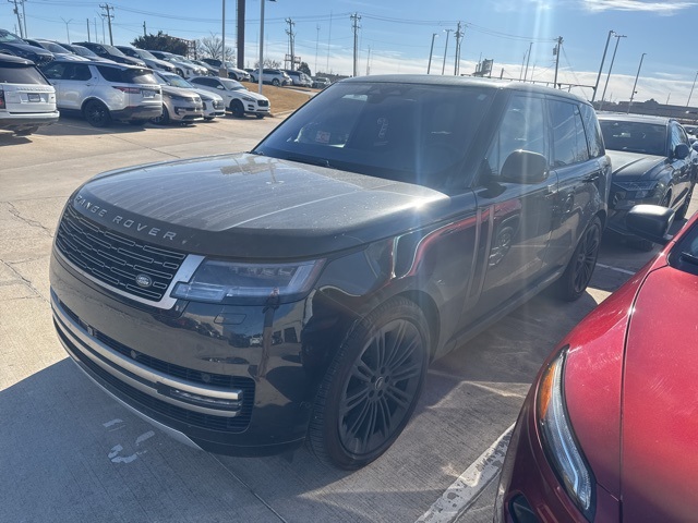 2023 Land Rover Range Rover SE's photo
