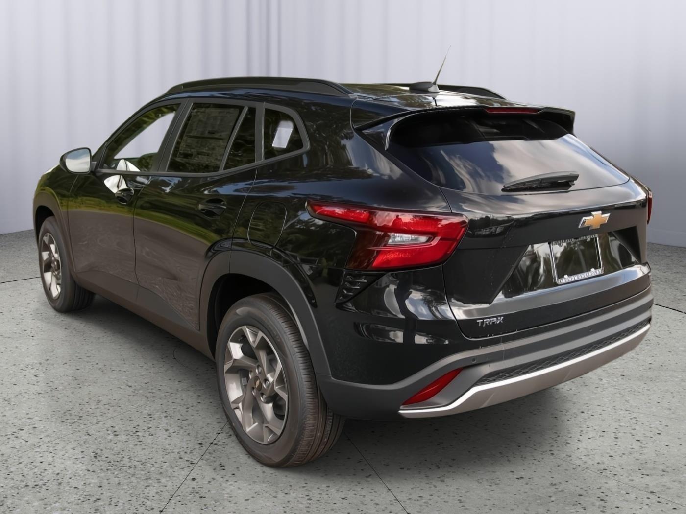 2025 Chevrolet Trax LT photo 5