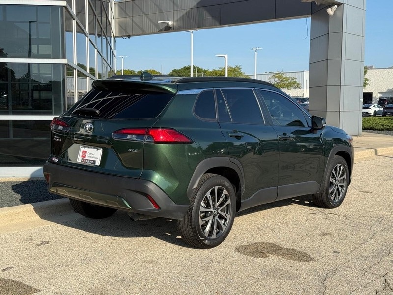 2023 Toyota Corolla Cross XLE photo 3