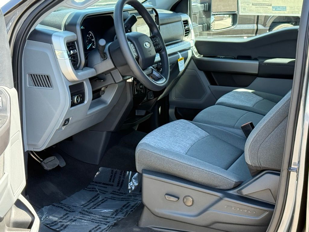 2026 Ford F-250 XLT photo 7