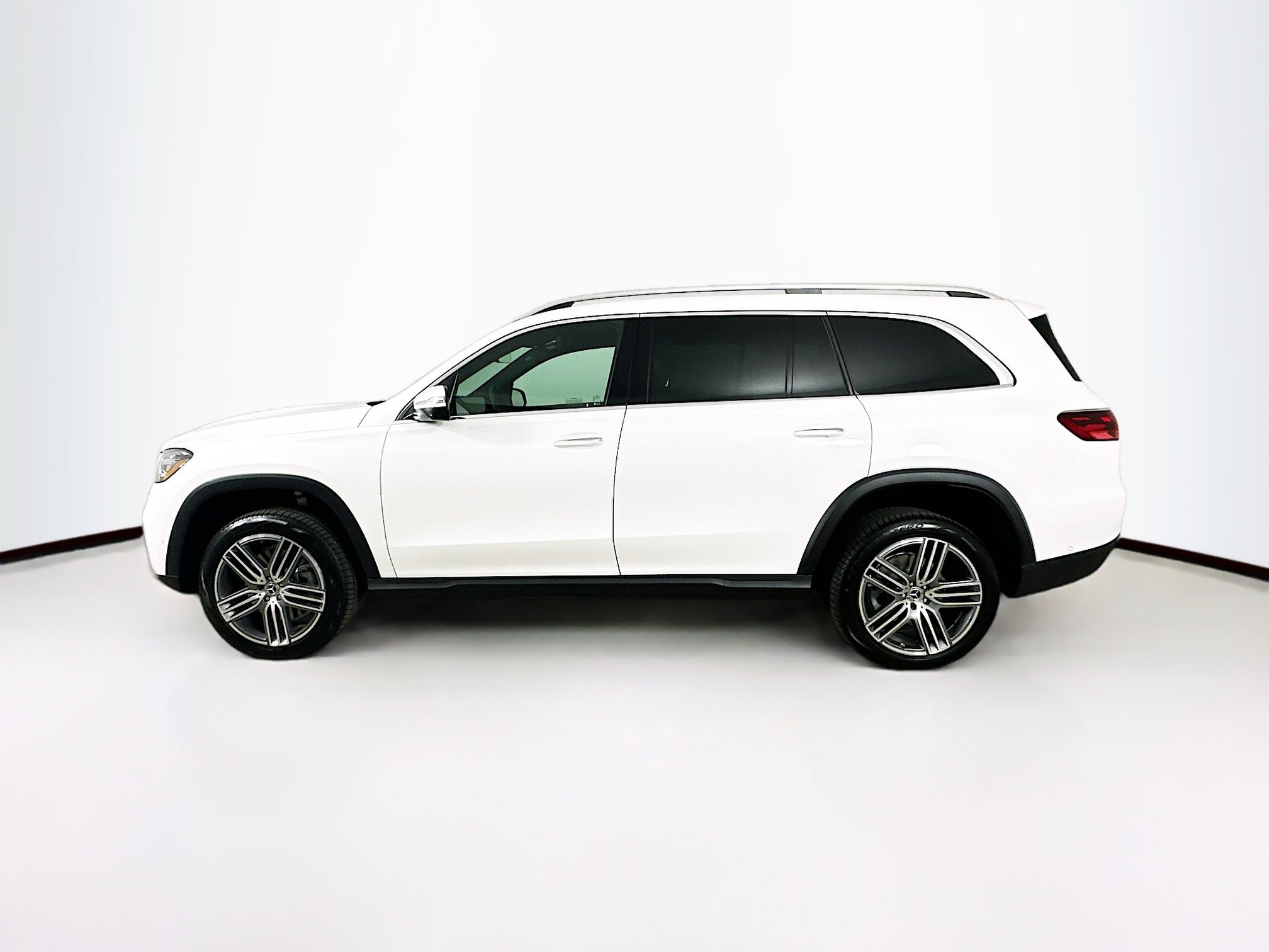 2025 Mercedes Benz GLS 450 4MATIC photo 3