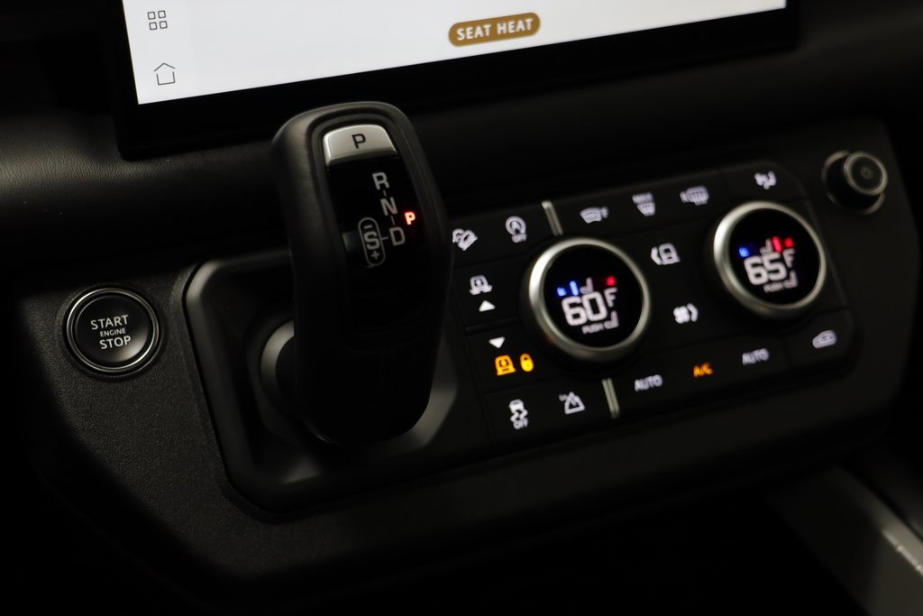 2025 Land Rover Defender 130 V8 photo 11
