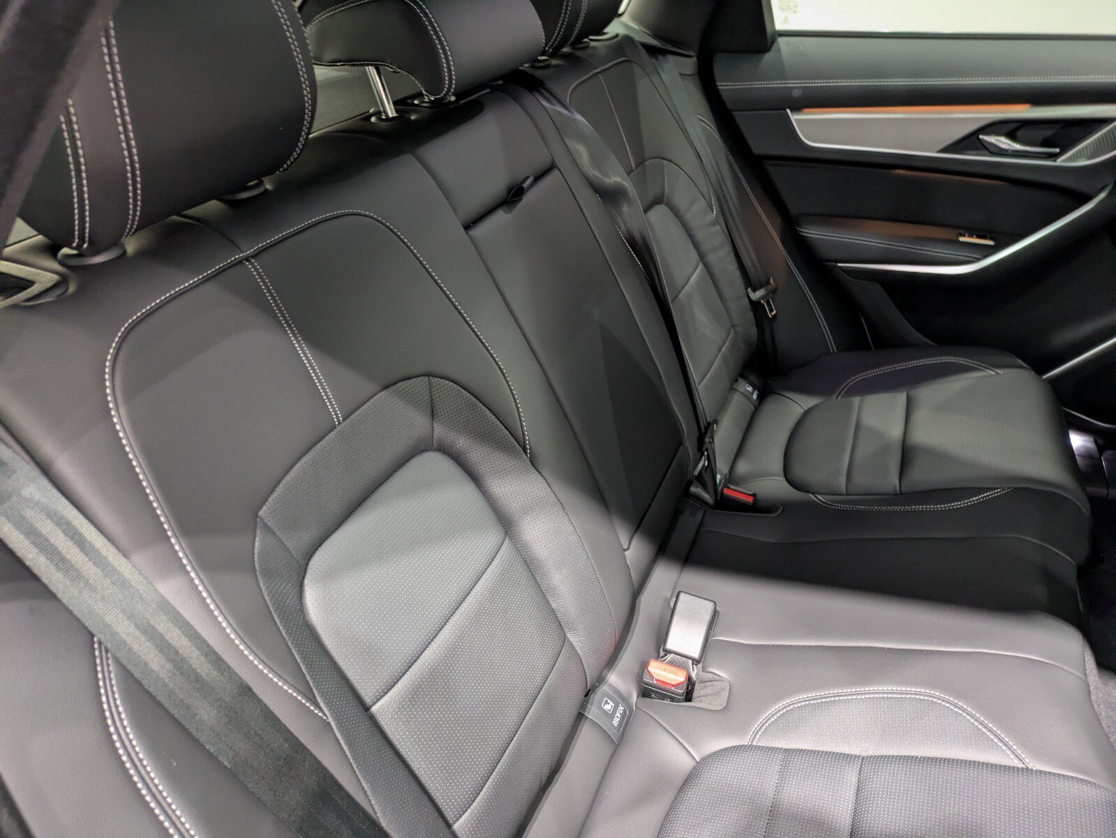 2026 Jaguar F-PACE P250 R-Dynamic S photo 21