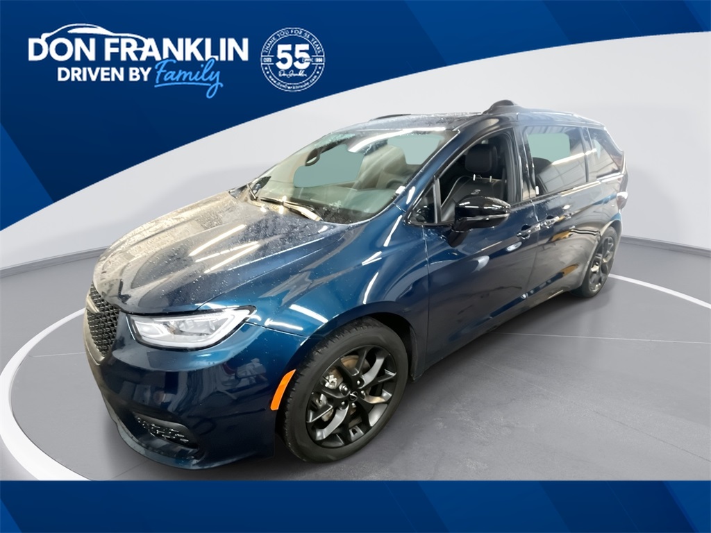 2025 Chrysler Pacifica Limited's photo