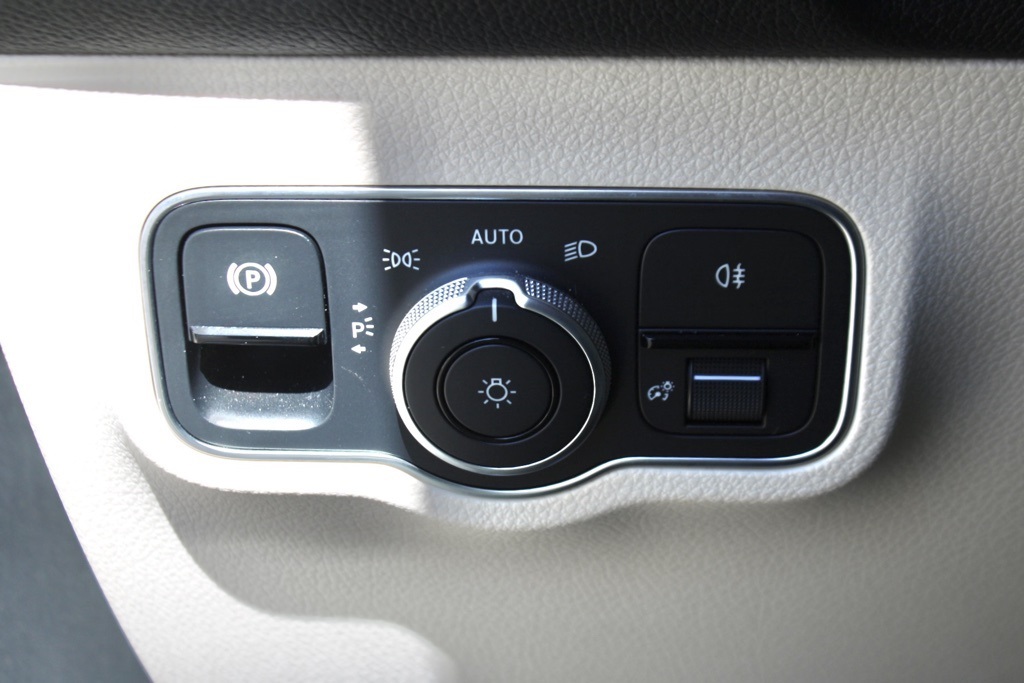 2024 Mercedes Benz EQB 250+ photo 14