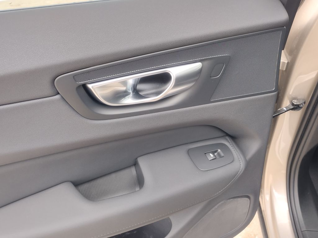 2026 VOLVO XC60 - Image 17