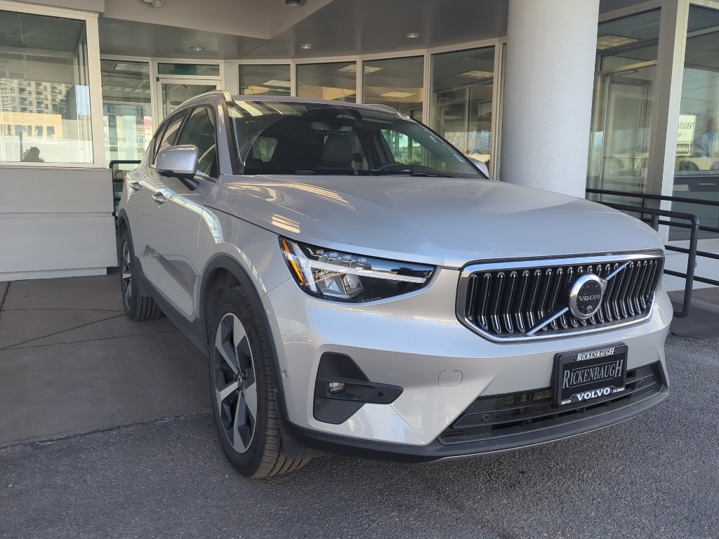 2025 Volvo XC40 Plus