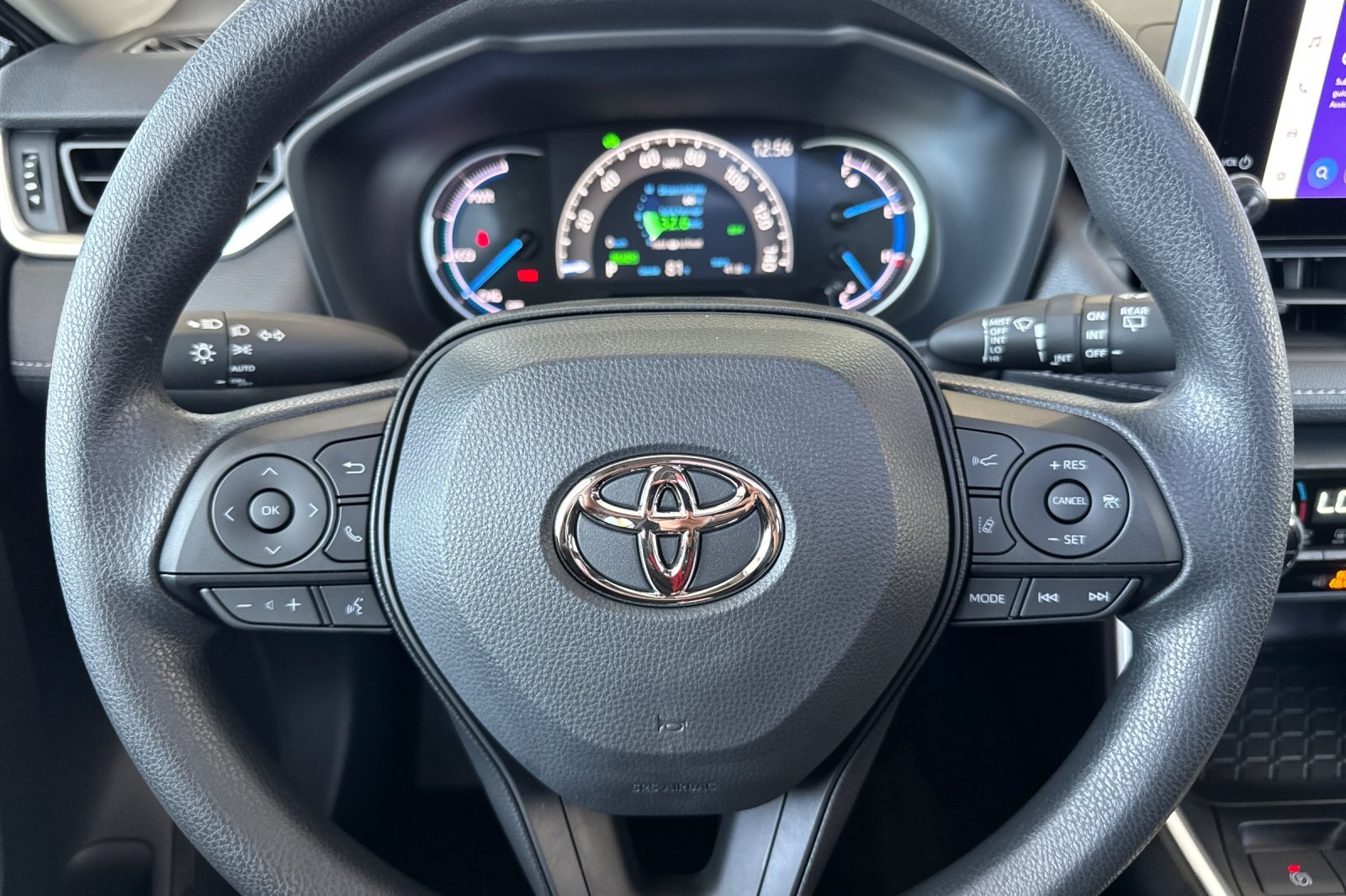 2025 Toyota RAV4 Hybrid XLE photo 24