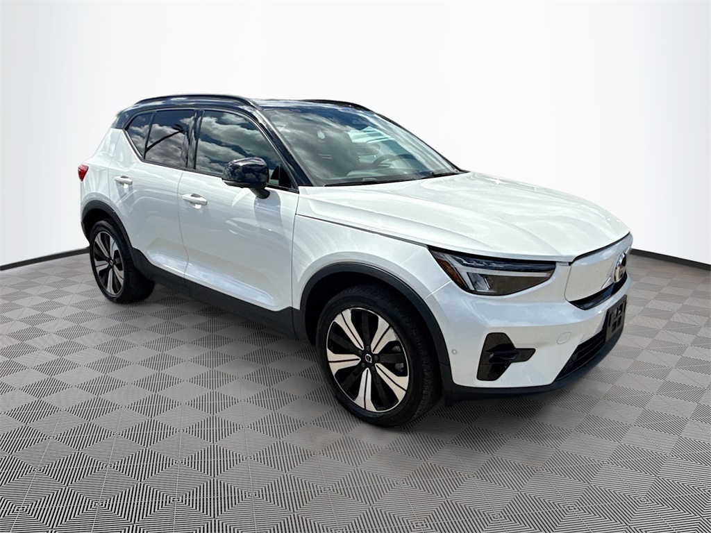 2023 Volvo XC40 Recharge Twin Plus photo 3
