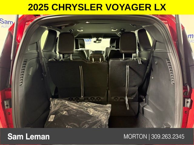 2025 Chrysler Voyager LX photo 8