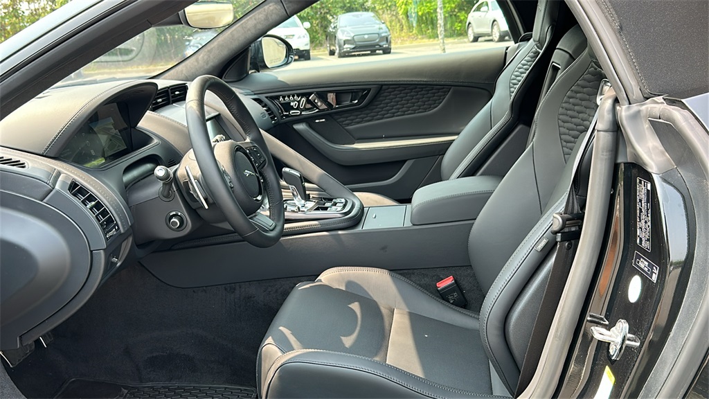 2024 Jaguar F-TYPE R75 P450 photo 11