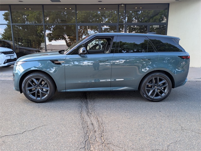 2025 Land Rover Range Rover Sport SE photo 3
