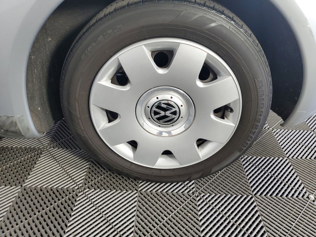 Used 2003  Volkswagen GL image 24