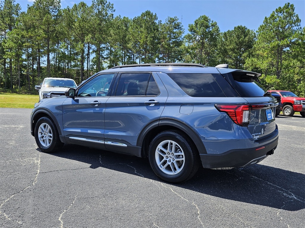 2025 Ford Explorer photo 8