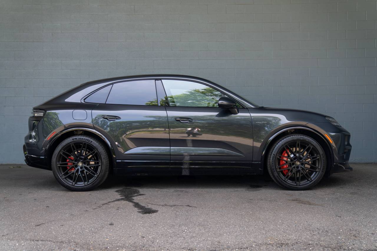 2025 Porsche Macan Turbo Electric photo 13